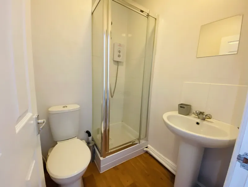 Student House // 4 Bed + 4 Bath // Sep 2026 - Image 8